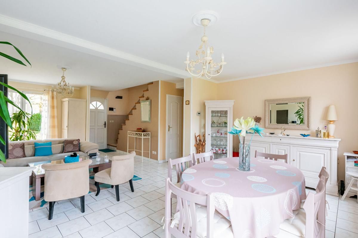 ROSNY-SUR-SEINE Maison familiale 130 m² - 6 pièces avec jardin - Centre Rosny-sur-Seine 4