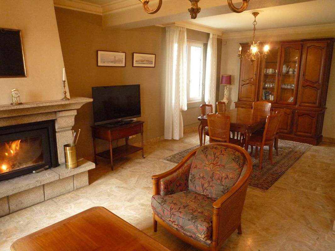 SAINT-POL-DE-LEON Maison  7 pièce(s) 148 m2 4