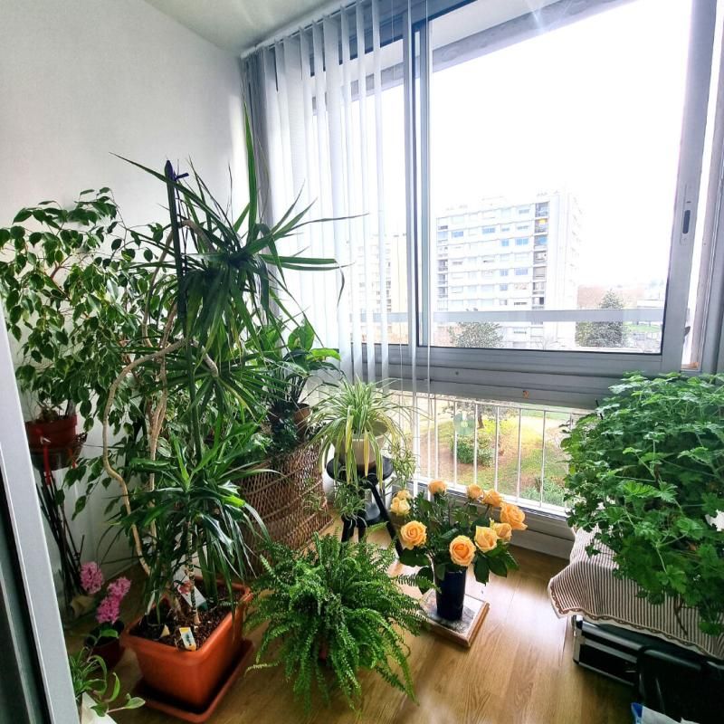 SAINT-PRIEST Saint Priest (69800), Appartement de standing 5 pièces, 102m², 5ième étage avec ascenseur, cave et parking 2