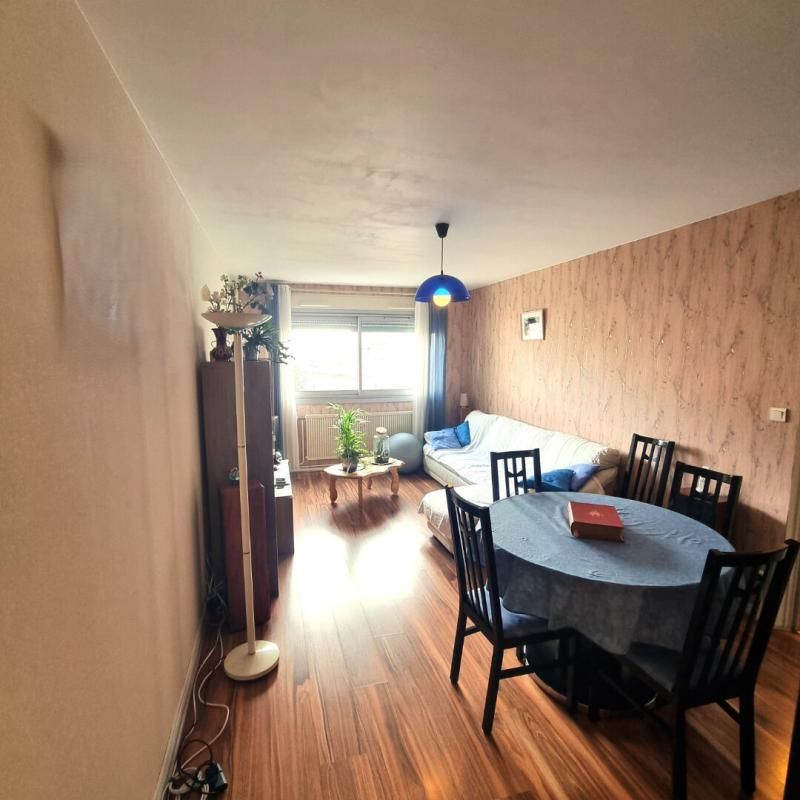 SAINT-PRIEST Saint Priest (69800), Appartement de standing 5 pièces, 102m², 5ième étage avec ascenseur, cave et parking 3