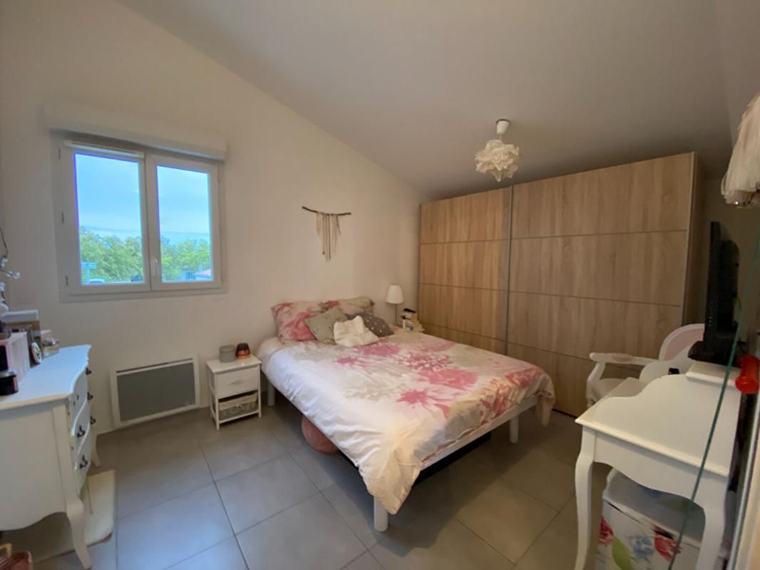 MIRAMAS T2 Dernier étage avec Terrasse  et un Parking sous-sol 4