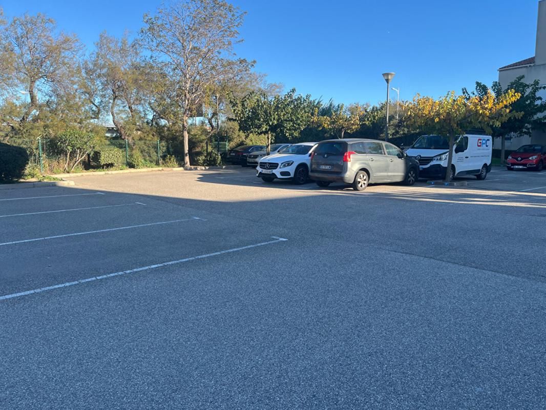 FOS-SUR-MER Fos Sur Mer -T2 RDC + REZ DE JARDIN +PLACE DE PARKING PRIVATIVE -revenus immédiat 2