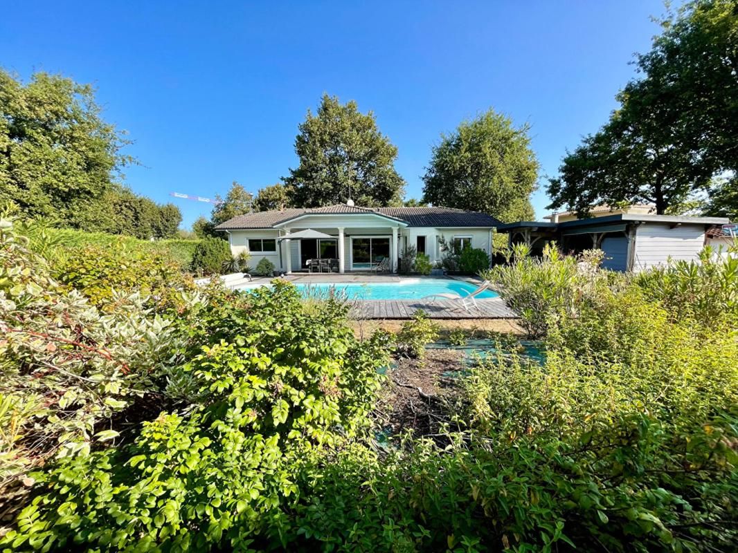 MARTIGNAS-SUR-JALLE Maison Martignas Sur Jalle 6 pièce(s) 169 m2 1