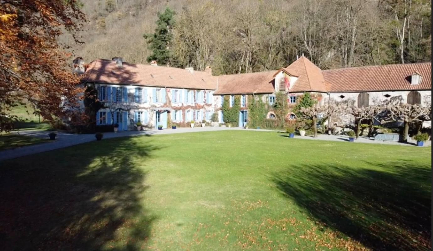 CHAUM Maison bourgeoise au pied des Pyrénées 400 m2 1