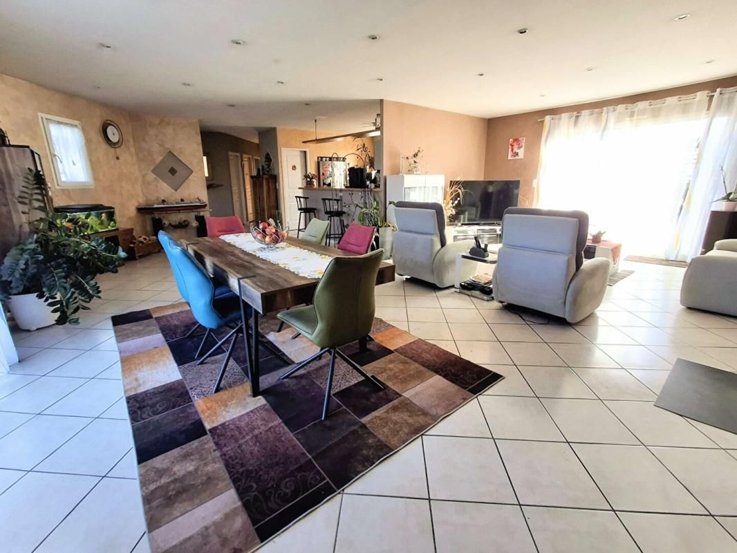 SAINT-CHRISTOLY-DE-BLAYE Maison lumineuse de 130 m² avec jardin, terrasse et garage 1