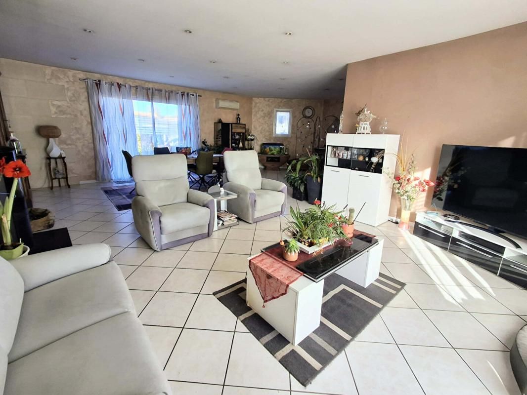 SAINT-CHRISTOLY-DE-BLAYE Maison lumineuse de 130 m² avec jardin, terrasse et garage 2