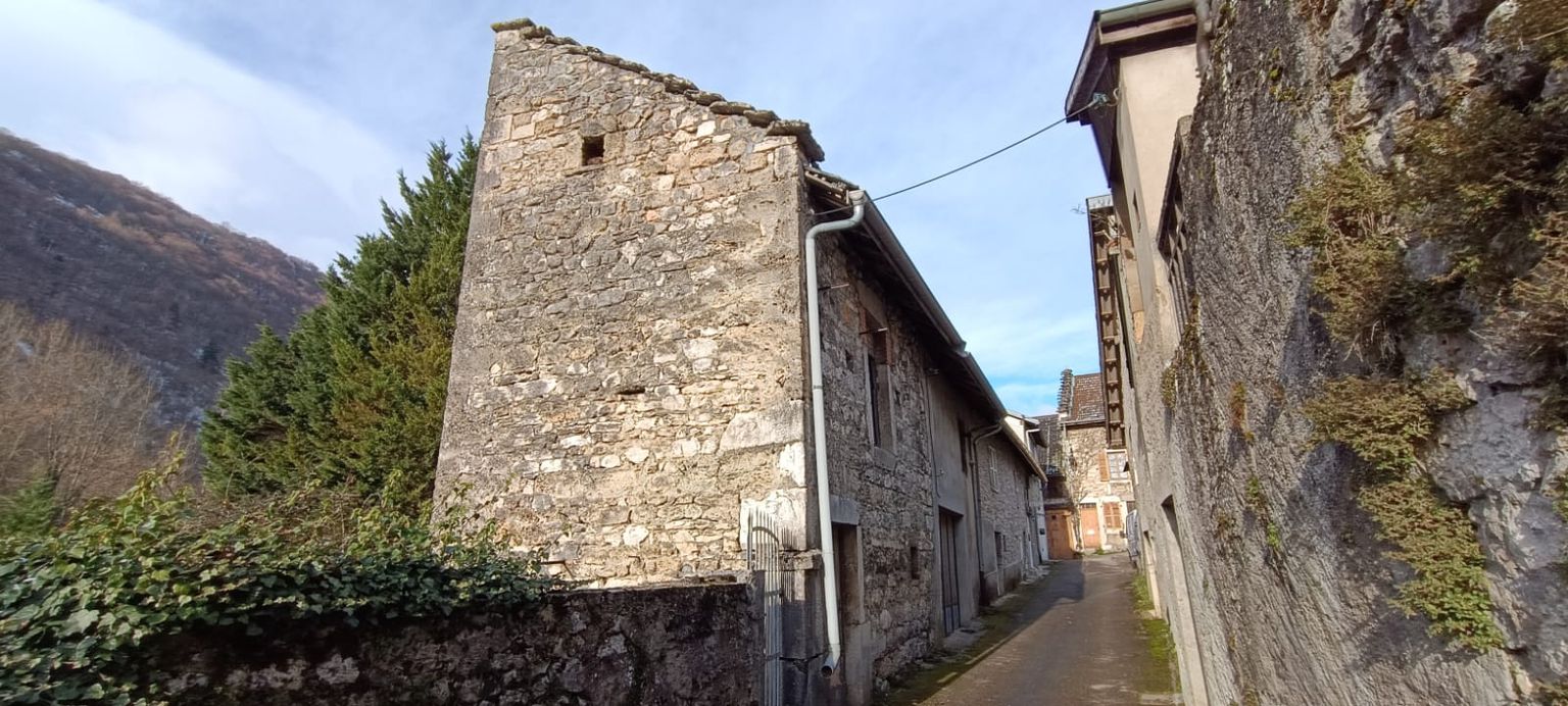 ROSSILLON À découvrir sur la charmante commune de Rossillon : 1