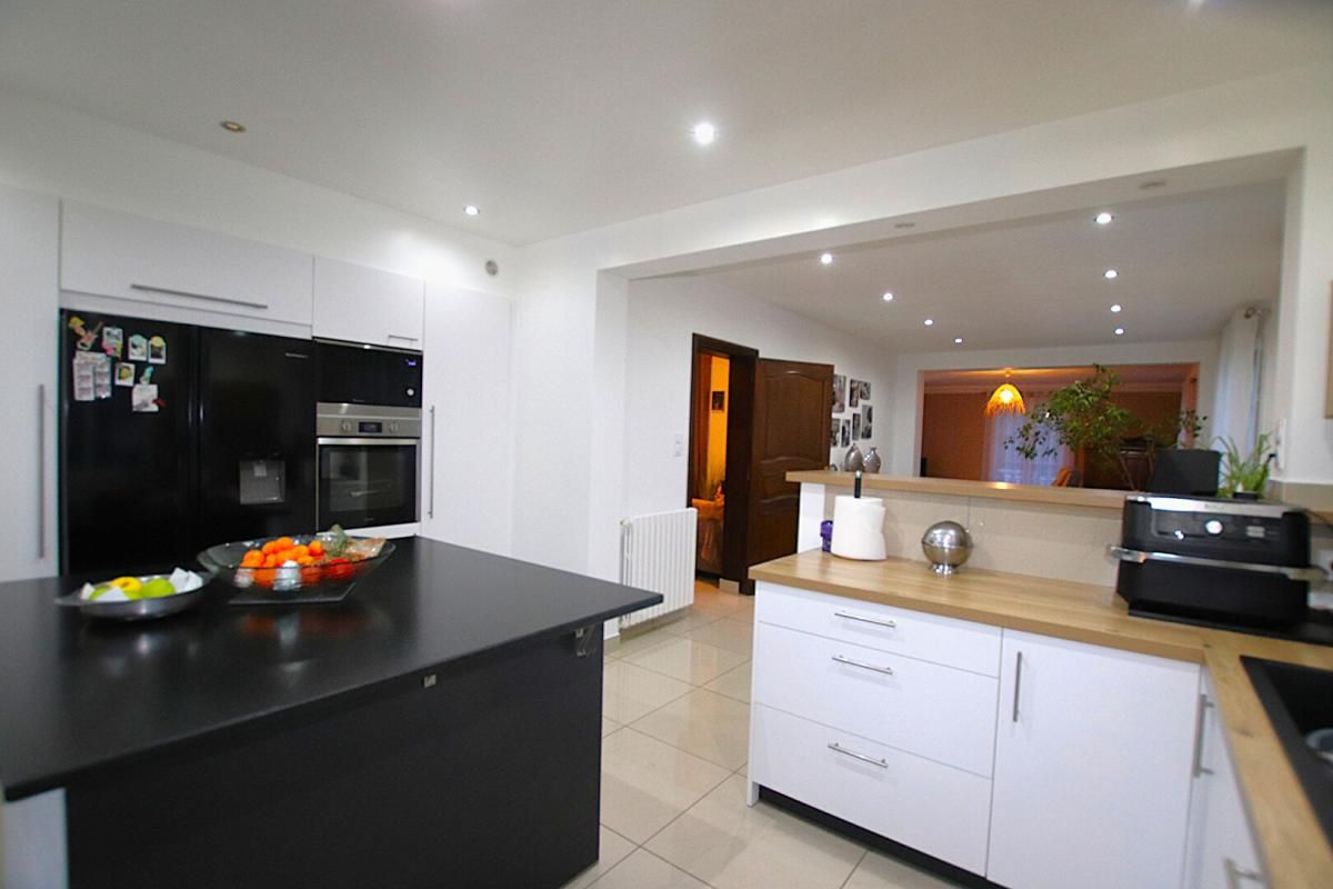 SAINT-AFFRIQUE Demeure de prestige 11 pièces de 300 m2 + 153 sous-sol sur 1307 m2 4