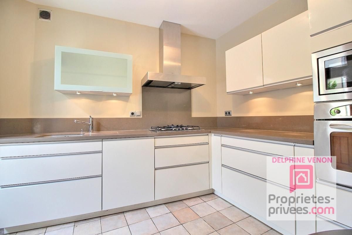 CHATEAUNEUF-SUR-LOIRE Maison de 200 m² + grange en hypercentre de Chateauneuf sur Loire 2