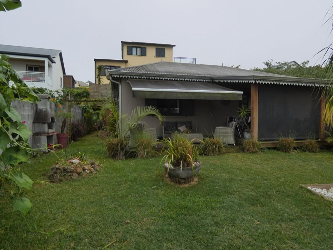 SAINT-LOUIS 97421 Les Makes villa de 2016 T4 env 76 m2 plus 2 terrasses env 40m² sur 454 m² terrain clos 2