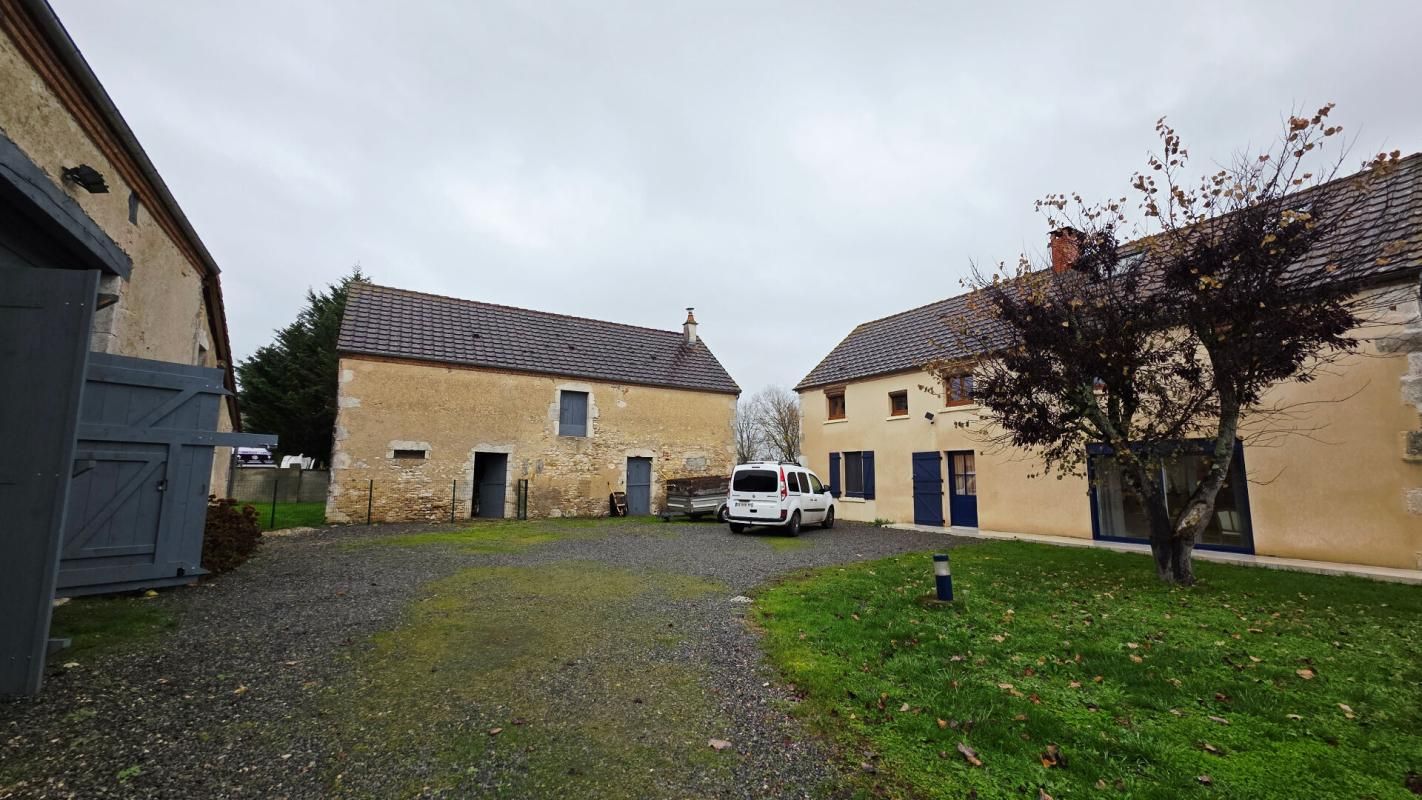 SAINT-DOULCHARD SAINT DOULCHARD MAISON 7 PIECES 6 CHAMBRES GRANGE DEPENDANCES 1