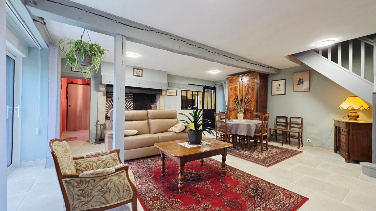 SAINT-DOULCHARD SAINT DOULCHARD MAISON 7 PIECES 6 CHAMBRES GRANGE DEPENDANCES 2