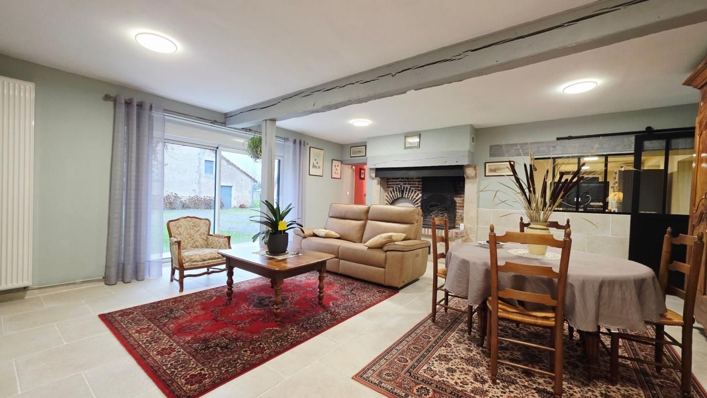 SAINT-DOULCHARD SAINT DOULCHARD MAISON 7 PIECES 6 CHAMBRES GRANGE DEPENDANCES 4