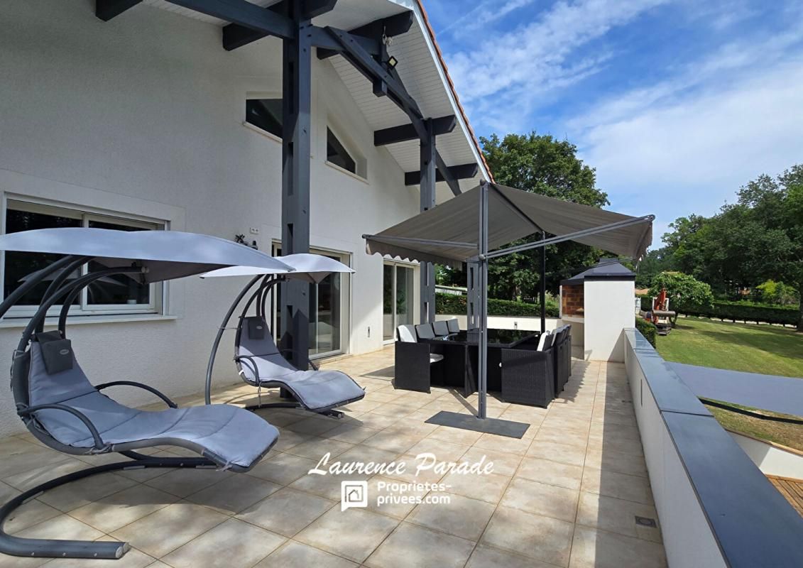 CREON Maison avec sous sol annexe piscine parc 2