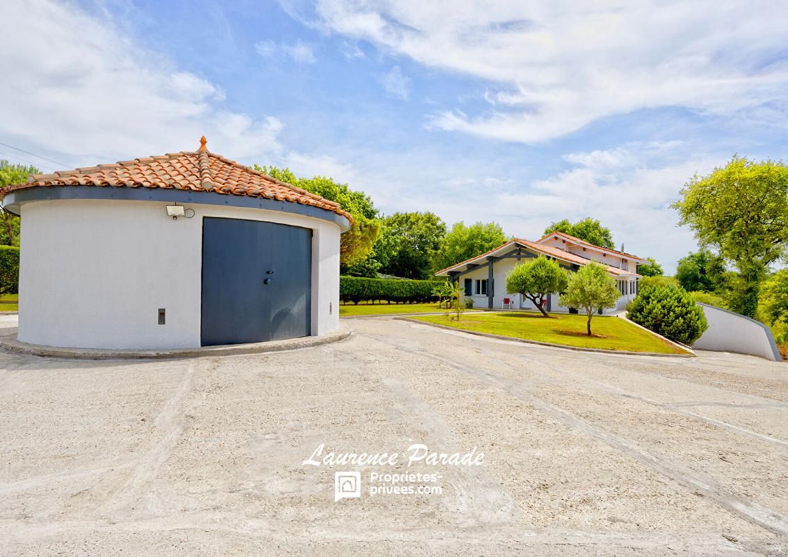 CREON Maison avec sous sol annexe piscine parc 4