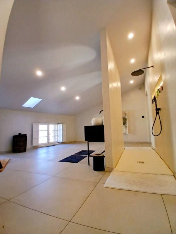 BEZIERS Exceptionnelle maison de ville sept pièces, cour et jardin, dépendances de trois pièces 4