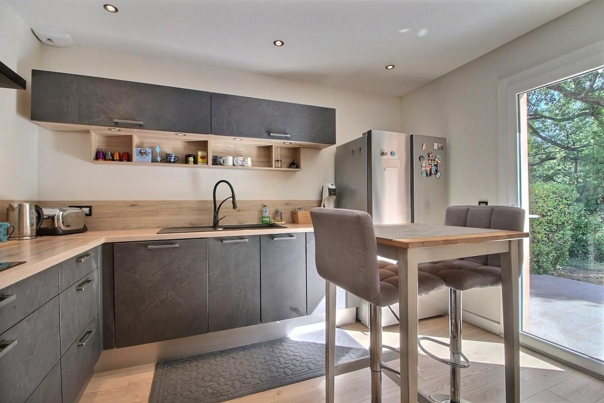 SAINTE-CECILE-LES-VIGNES Villa avec Piscine 4 pièces 125 m² + Studio indépendant 30 m² - 399 500 Euros - 2