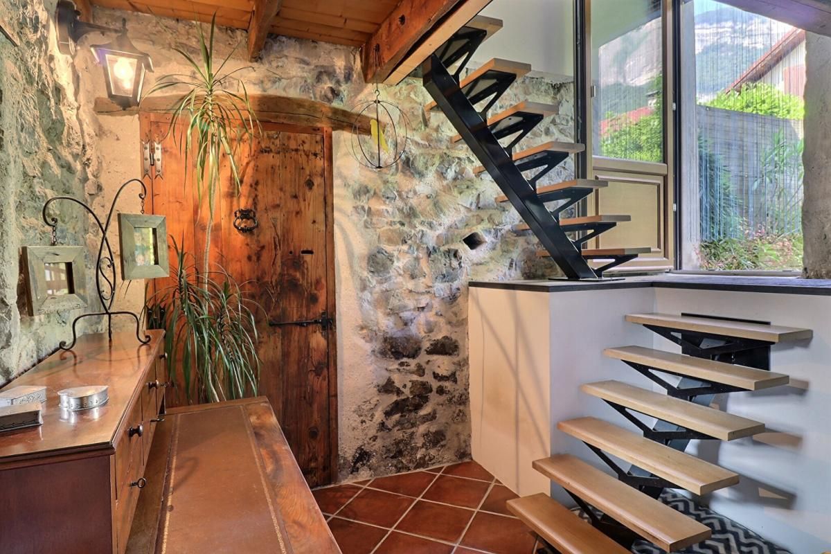 CROLLES Maison de Ville 7P 210 m² avec Garage / Atelier à CROLLES (38920) 1