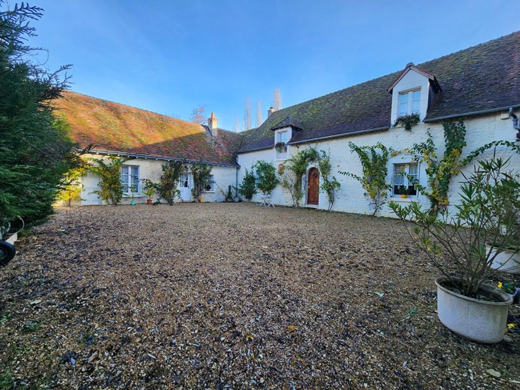 SAINT-JEAN-SAINT-GERMAIN Maison Saint Jean Saint Germain 10 pièce(s) 376 m2 1