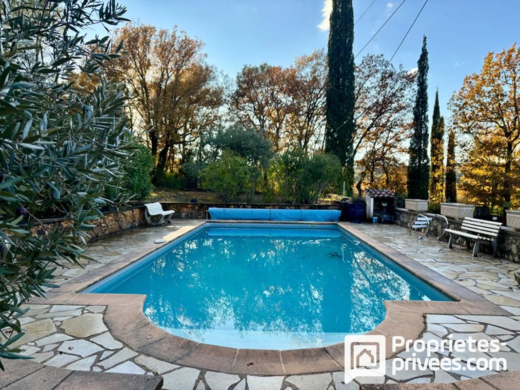 FAYENCE Maison de caractère avec piscine et dépendances sur terrain arboré 7 pièce(s) 230 m2 2