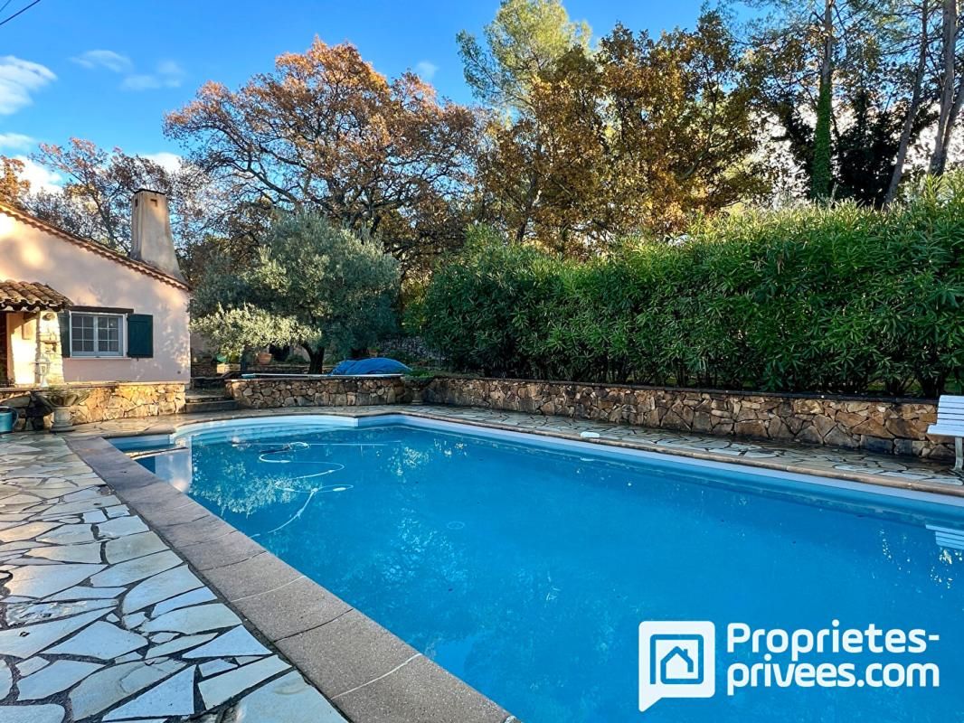 FAYENCE Maison de caractère avec piscine et dépendances sur terrain arboré 7 pièce(s) 230 m2 2