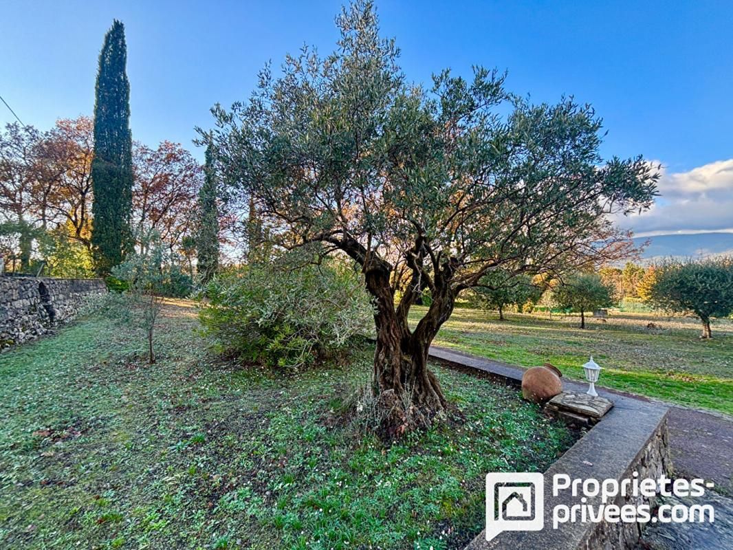FAYENCE Maison de caractère avec piscine et dépendances sur terrain arboré 7 pièce(s) 230 m2 3