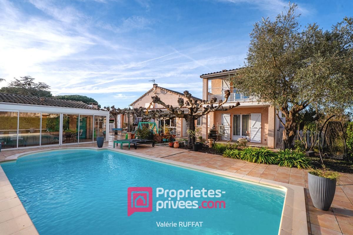 Maison familiale Saint Jory 8 pièce(s) 190 m2 avec grand jardin et piscine