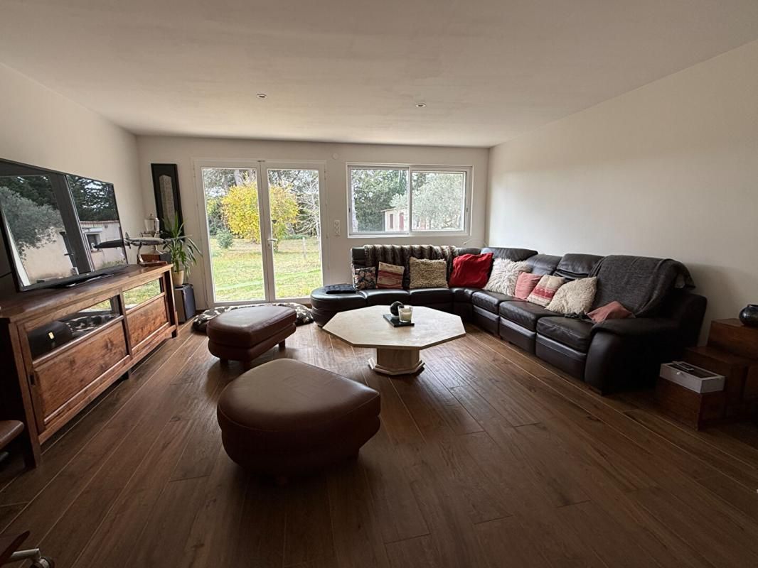 ARLES Maison Arles 7 pièce(s) 2 logements - terrain 6500m2 4