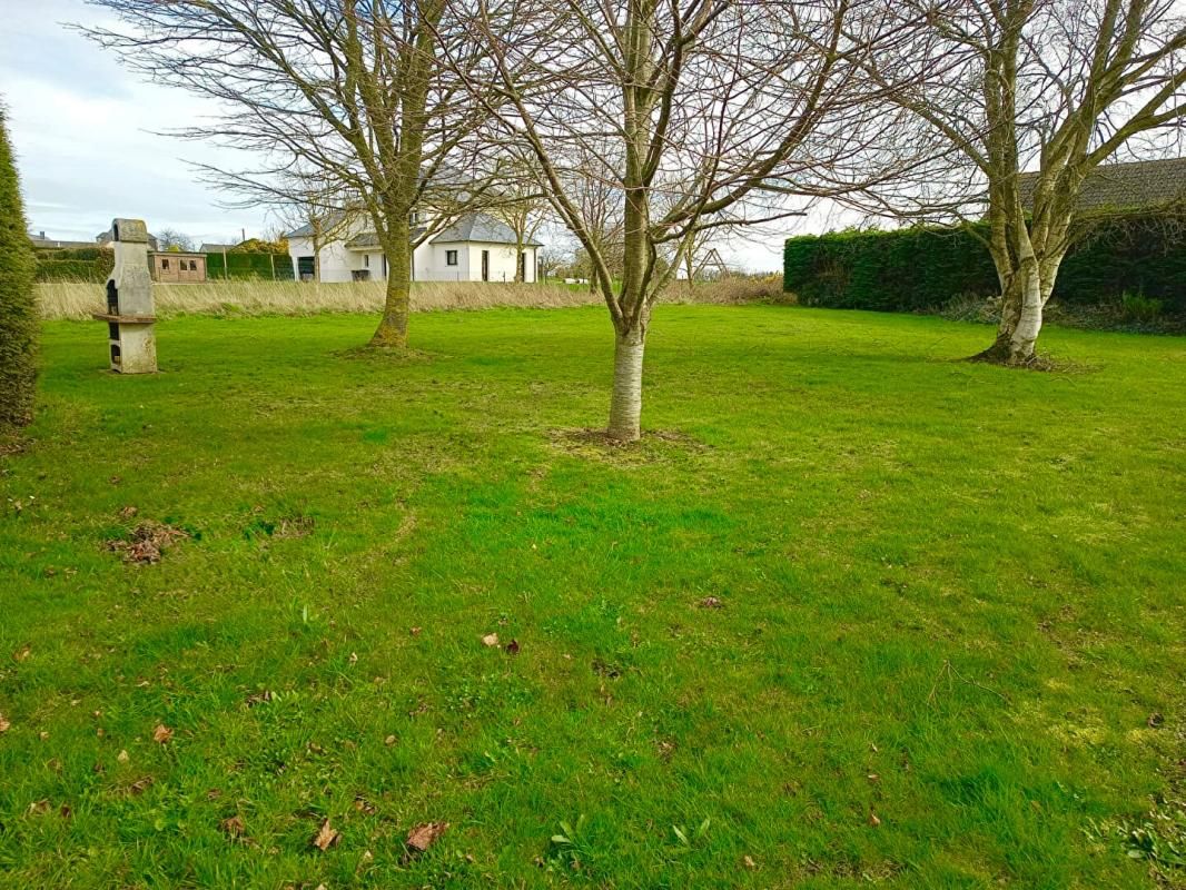 PORT-EN-BESSIN-HUPPAIN Terrain Commes 1248 m2 2