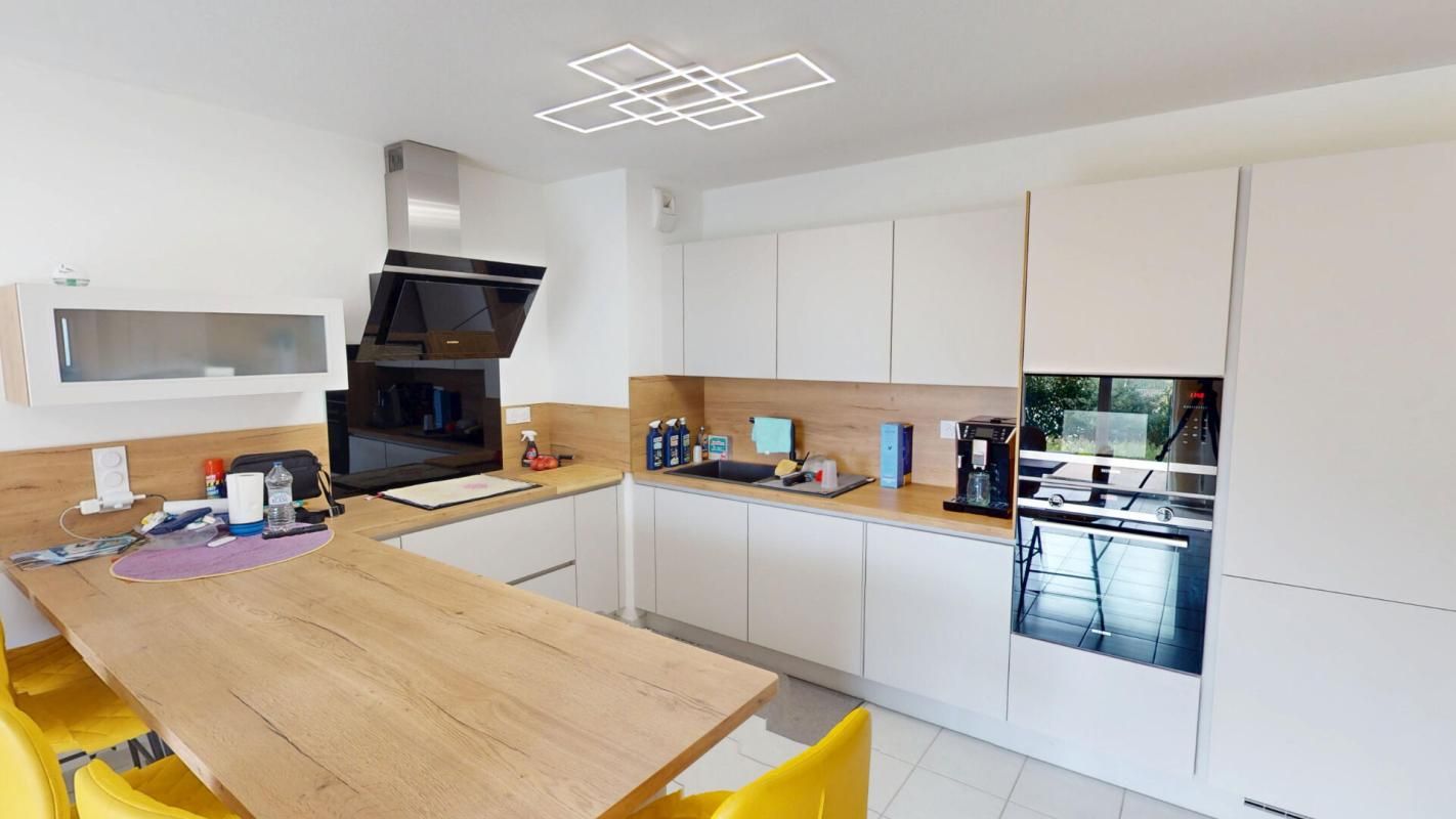 LE MUY LE MUY , RARE : 3 PIÈCES RÉCENT AVEC TERRASSE, GRAND JARDIN & 3 PARKINGS ! 3