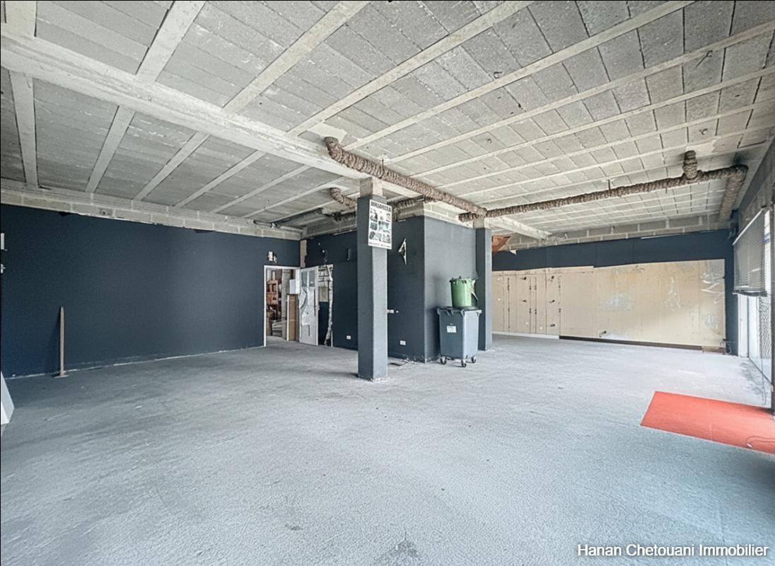 IGNY Terrain constructible , Local commercial , Appartement F4 , Ensemble immobilier polyvalent 4