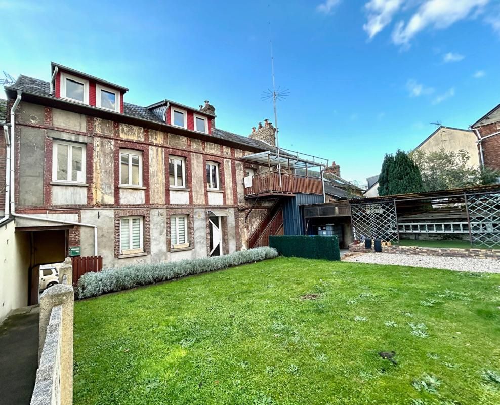 MAISON DE VILLE DE 120 M2 ET STUDIO DE 30 M2