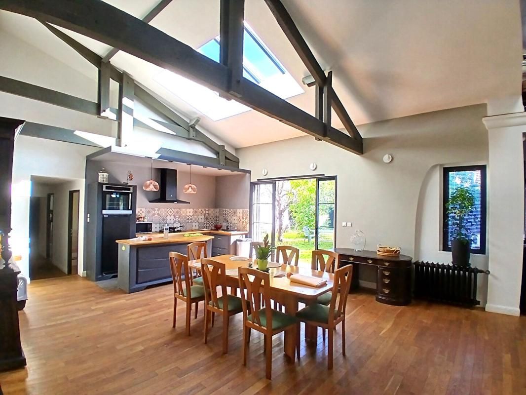 MERIGNAC Demeure de prestige  7 pièce(s) 305 m²  jardin piscinable 450 M² 4