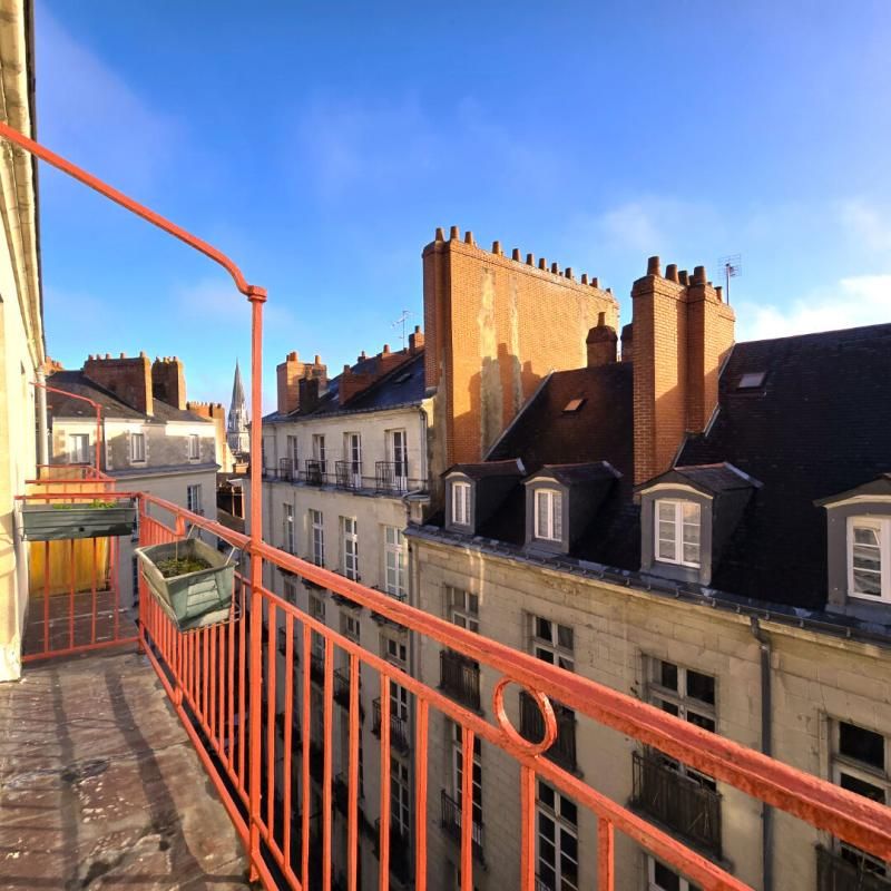 NANTES Appartement 2 pièces dernier étage à 100 mètres de la Place Graslin 1