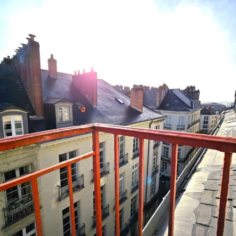 NANTES Appartement 2 pièces dernier étage à 100 mètres de la Place Graslin 2