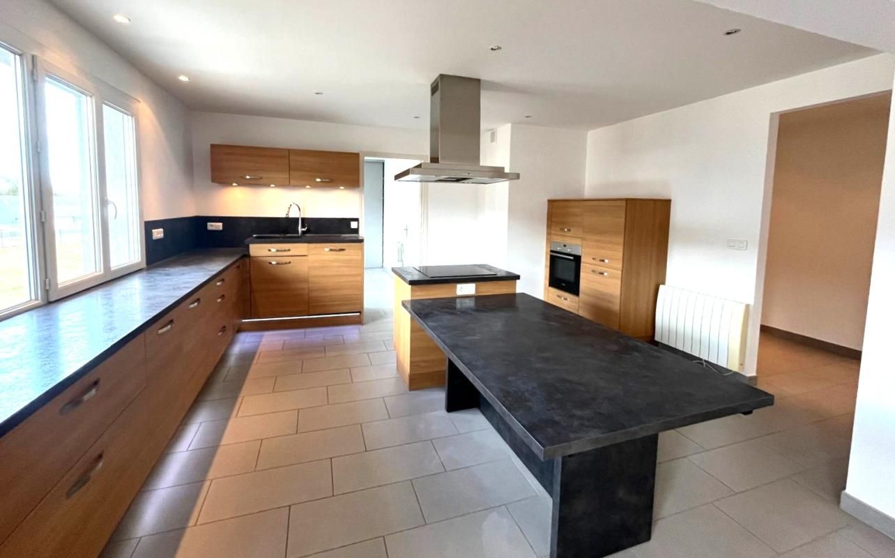 OYONNAX Appartement de 140 m² avec Balcon et Parking  -  Dernier Étage 1