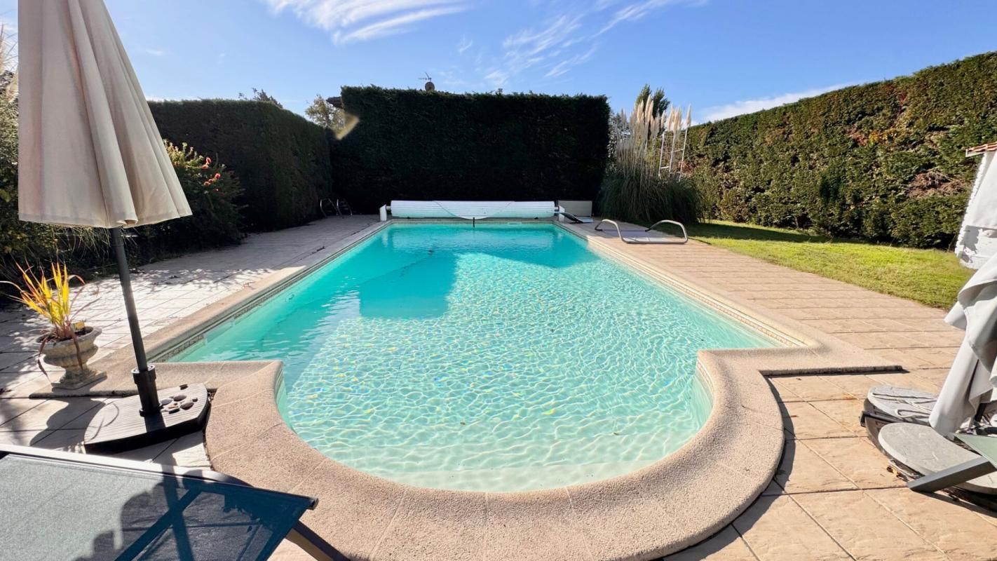 LEGE-CAP-FERRET Grande propriété familiale sur plus de 2000 m² 3