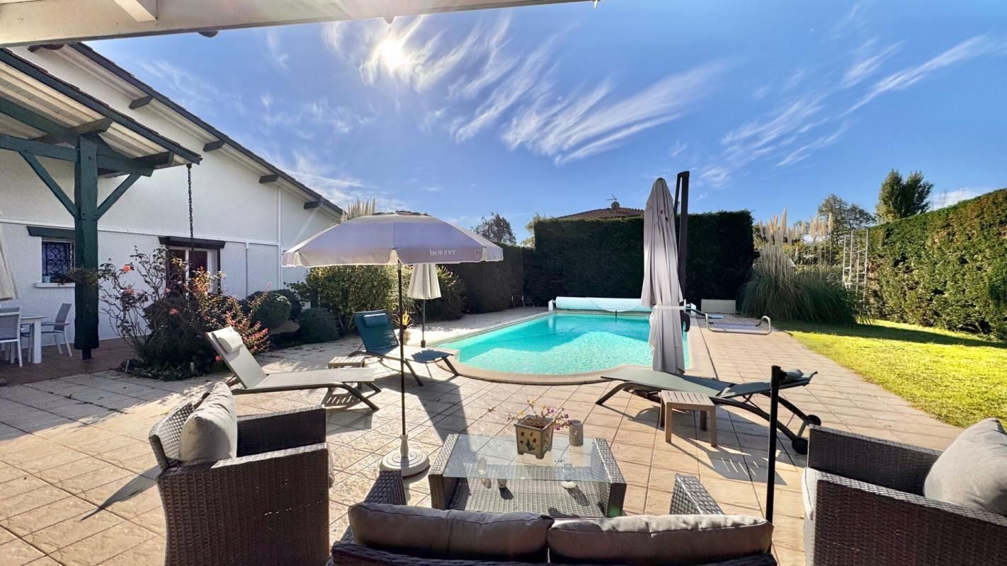 LEGE-CAP-FERRET Grande propriété familiale sur plus de 2000 m² 4