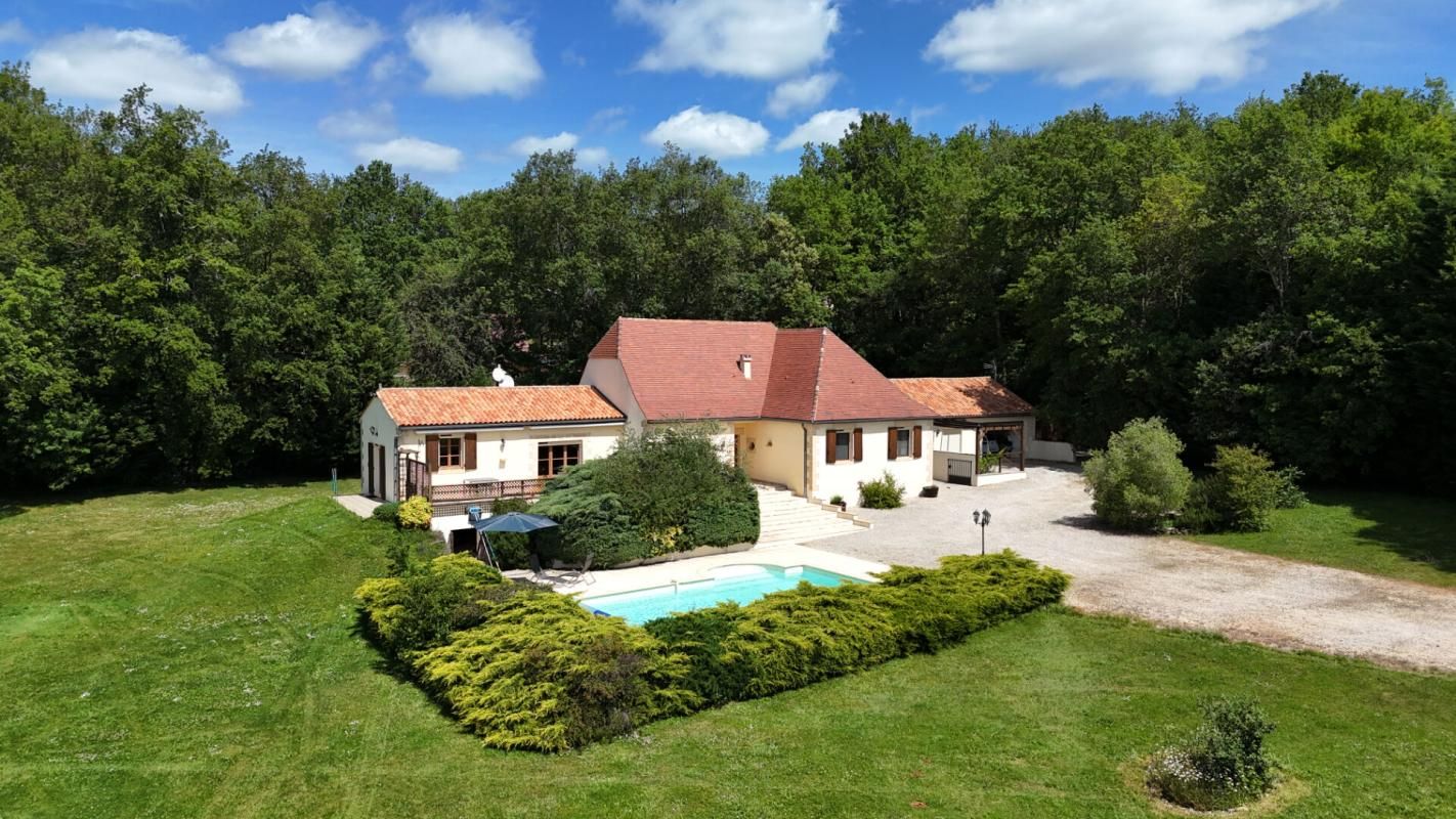 SAINT-CYPRIEN Maison 6 pièce(s) 208 m2 piscine et dépendance 2