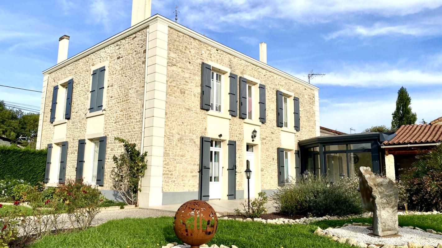 SAINT-MAIXENT-L'ECOLE (79400) Maison 6 pièces 240 m2, 400m2 de dépendance 1