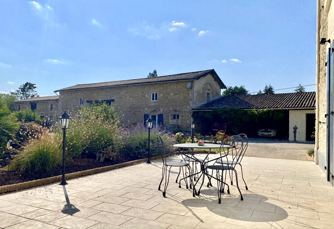 SAINT-MAIXENT-L'ECOLE (79400) Maison 6 pièces 240 m2, 400m2 de dépendance 2