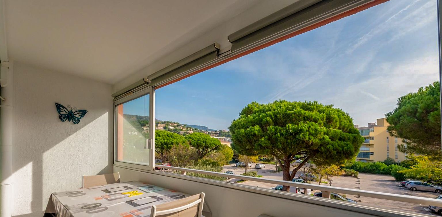 LE LAVANDOU COUP DE COEUR Appartement Le Lavandou 2 pièces35 m2 avec parking privé Centre Lavandou 4
