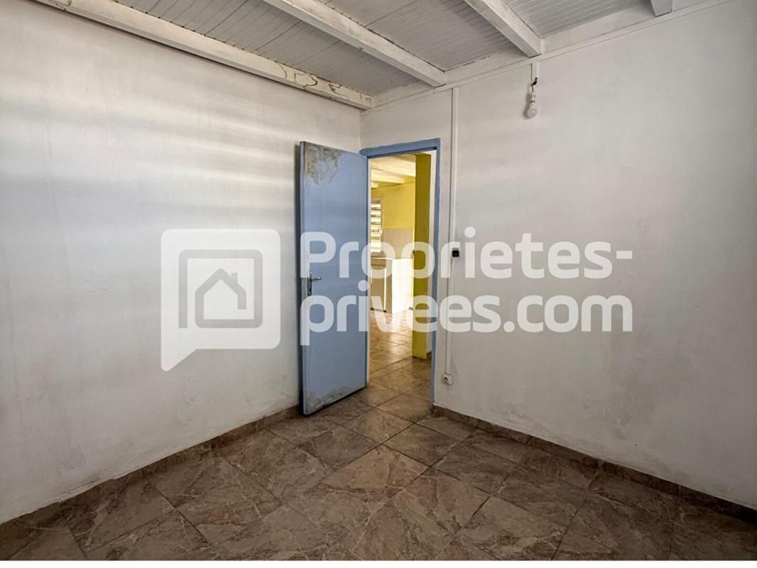 BAIE-MAHAULT Maison individuelle 4 pièce(s) à rénover, Baie-Mahault 4