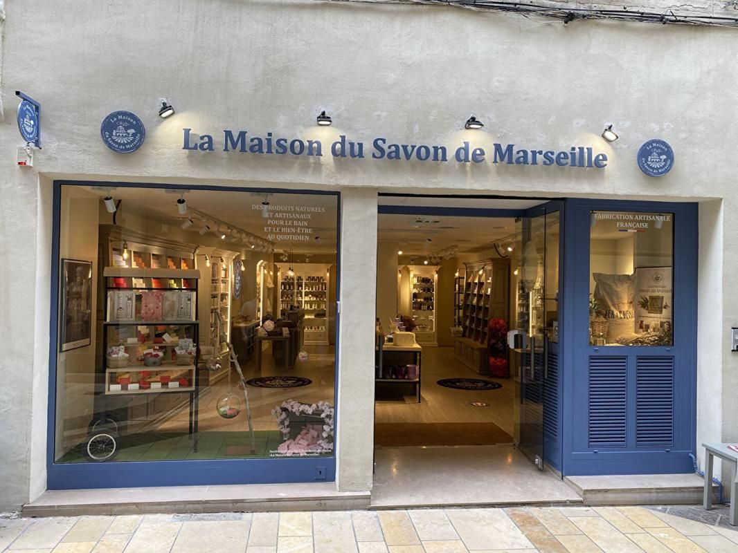 AVIGNON Fonds de commerce Savonnerie, Emplacement n°1  Avignon (Rue des Marchands) 4