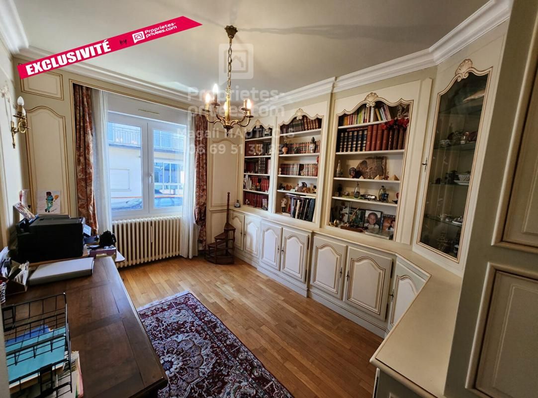 SAINT-HILAIRE-DU-HARCOUET Maison Saint Hilaire Du Harcouet 9 pièce(s) 184 m2 4