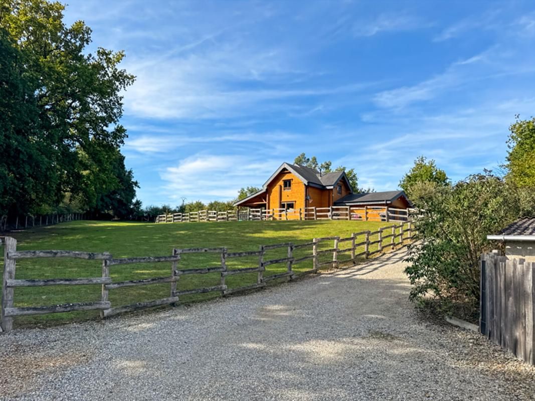 SOUVIGNE-SUR-SARTHE Chalet Finlandais Souvigne Sur Sarthe 7 pièce(s) 150 m2 3