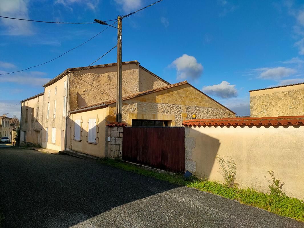 PUJOLS Maisons Pujols 16 pièce(s) 600 m2 4