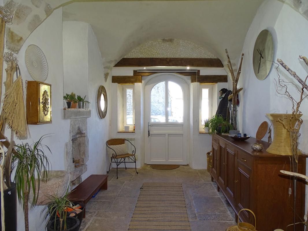 Ancienne église rénovée, proche du lac de Voulgans