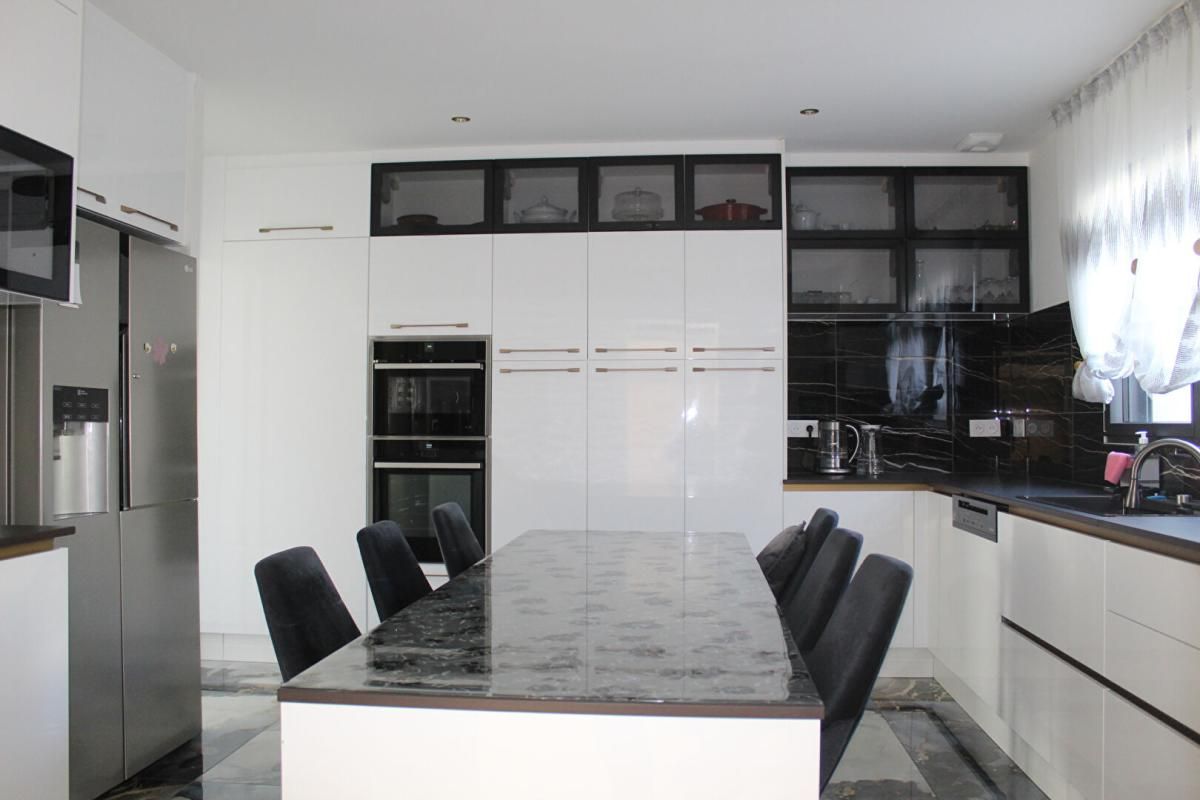 PLOUFRAGAN Côtes d'Armor 22440 Ploufragan. Villa d'exception, 5 chambres dont 1 suite parentale au Rdc. Terrasse surélevée, Garage 1