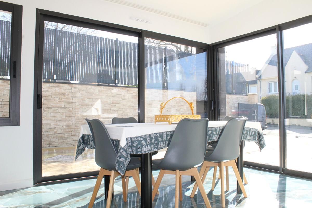 PLOUFRAGAN Côtes d'Armor 22440 Ploufragan. Villa d'exception, 5 chambres dont 1 suite parentale au Rdc. Terrasse surélevée, Garage 2